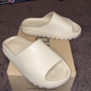 🔥 Yeezy Slides - Men’s size 8
